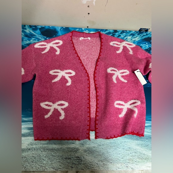 Pink Bow Cardigan Muse by the Sea – Soft Romance Meets Coastal Chic Style - Picture 3 of 8